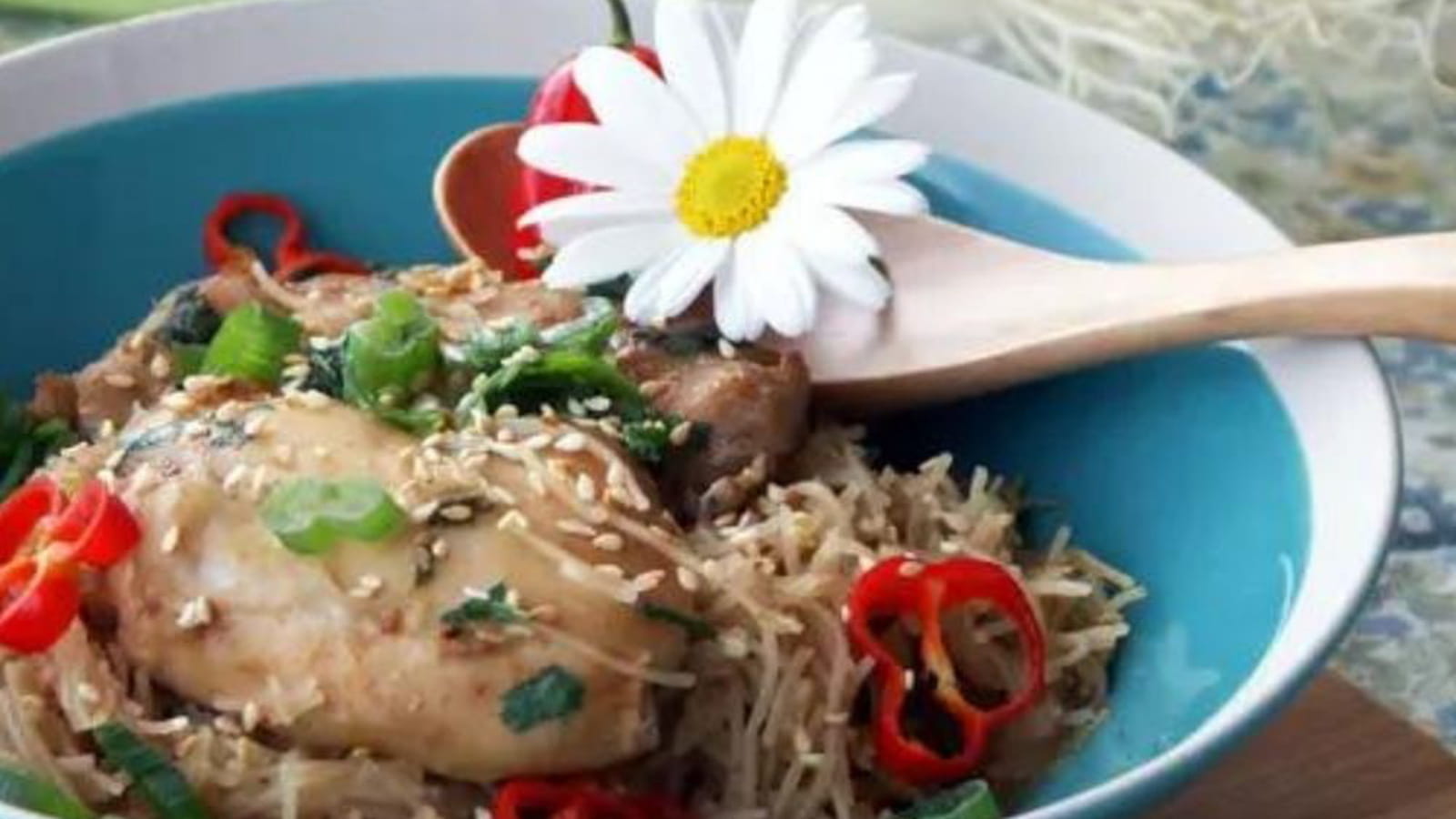 Poulet sauce teriyaki et nouilles au four