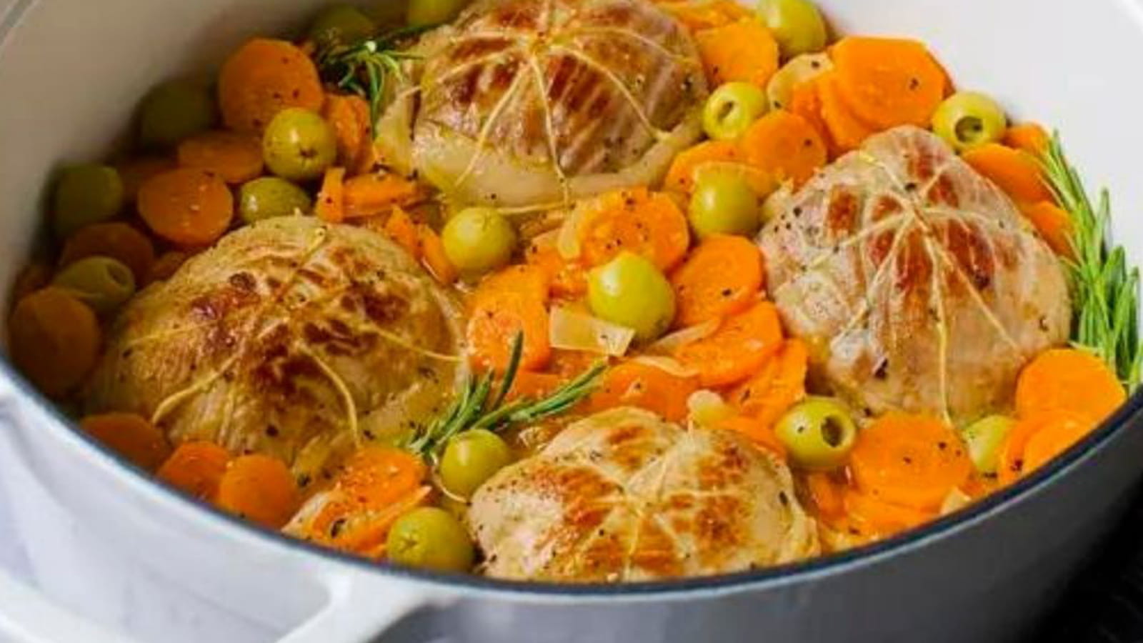 Paupiettes de veau aux agrumes, carottes et olives vertes