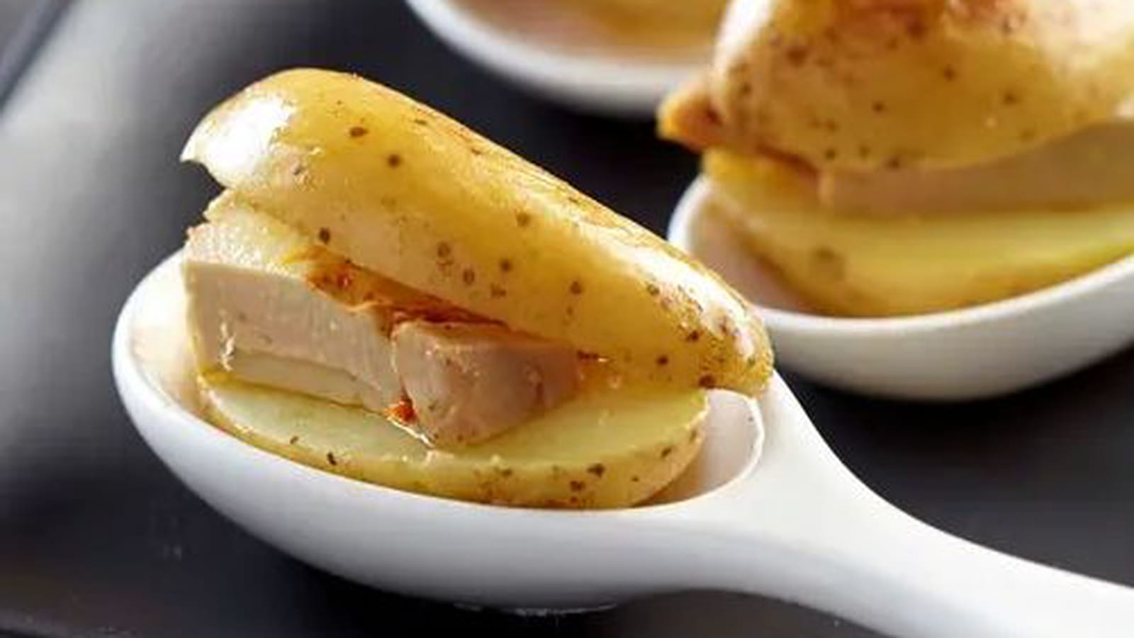 Bouchées de foie gras au piment d’Espelette sur lit de Ratte du Touquet