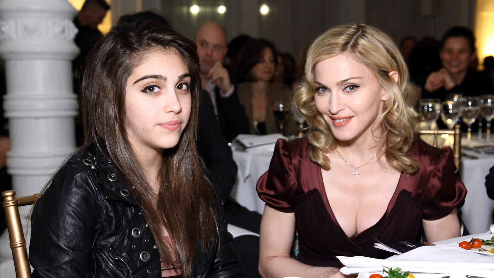 Lourdes Leon pose avec sa célèbre maman à New York en 2010