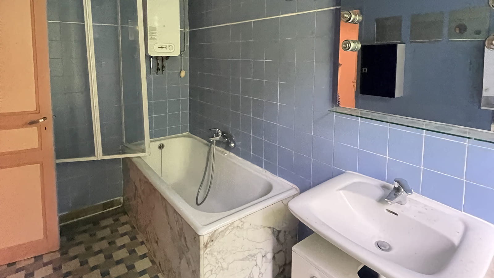 Salle de bains avant