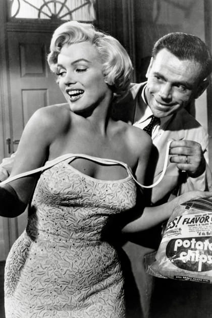 Marilyn Monroe en robe imprimée à fines bretelles