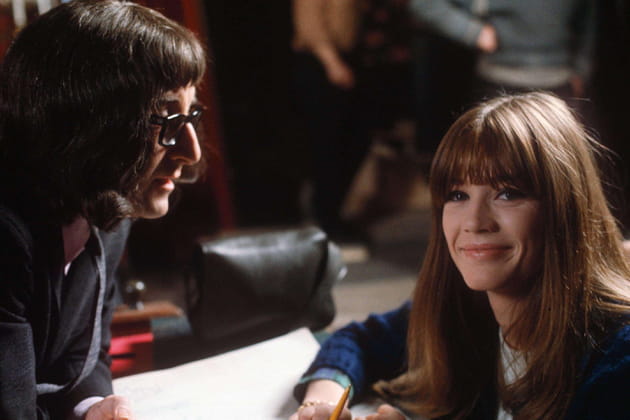 Françoise Hardy sur le tournage de "Quoi de neuf, Pussycat ?", avec le comédien Peter Sellers