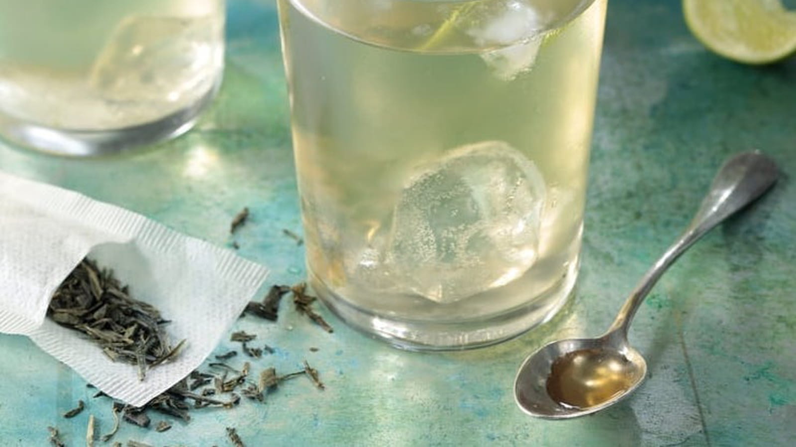 Thé vert pétillant au sirop d’agave