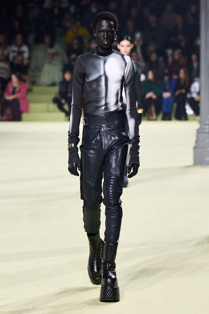 Look 99&nbsp;du d&eacute;fil&eacute; Balmain