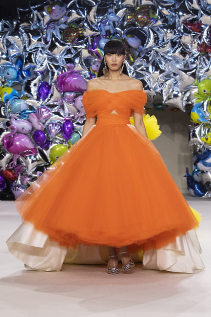 Look 40&nbsp;du d&eacute;fil&eacute; Giambattista Valli