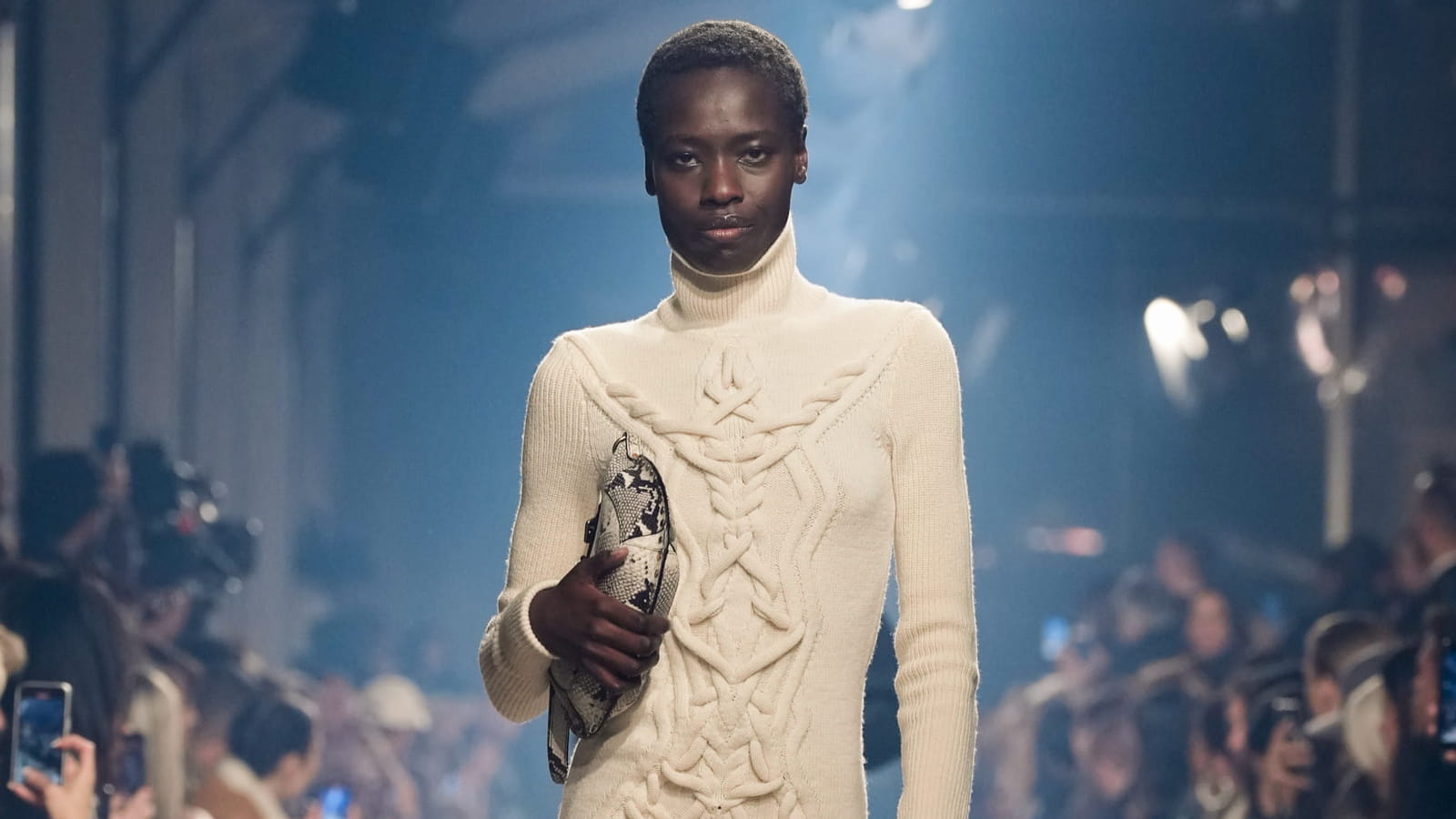 Look 16