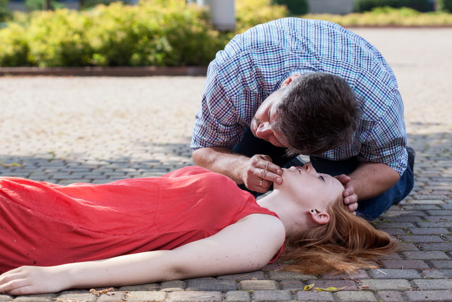Syncope : symptôme, cause, que faire quand on perd connaissance ?