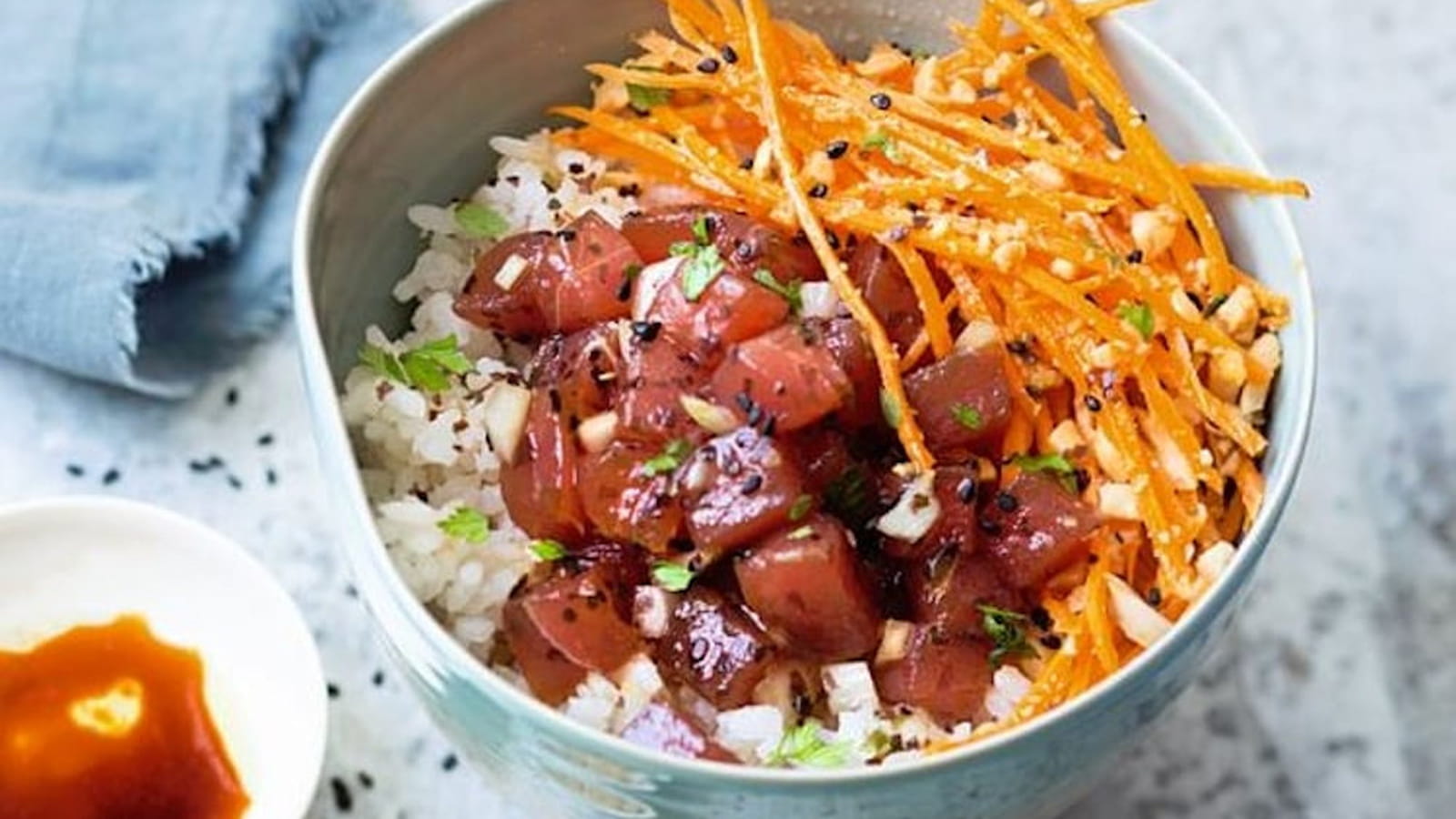 Poke bowl de cacahuète et thon