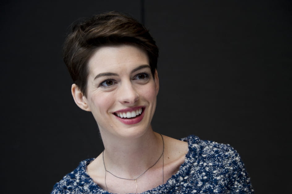 Anne Hathaway, fra&icirc;che avec sa coupe courte