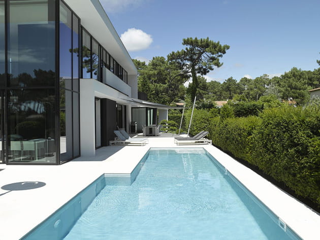 Piscine familiale de forme rectangulaire : trophée d'or