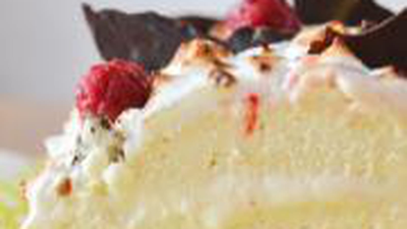 Bûche Norvégienne citrons, framboises, chocolat blanc