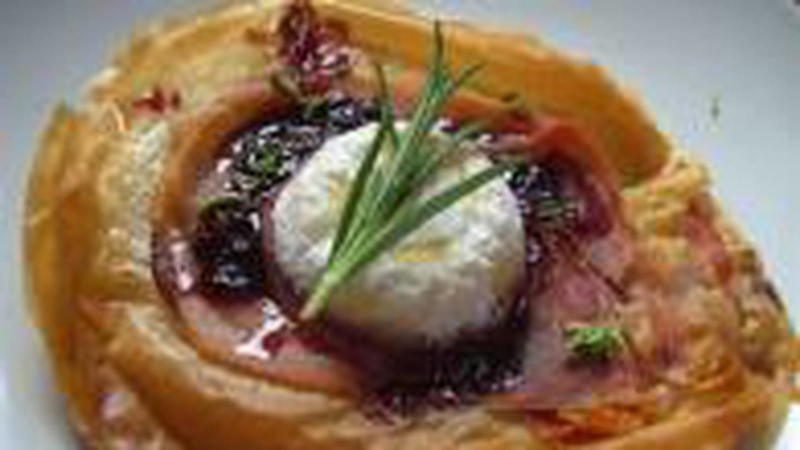Croustillant au jambon de Bayonne et chèvre chaud