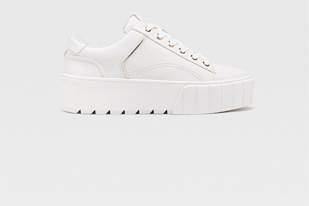 Baskets blanches à semelle haute