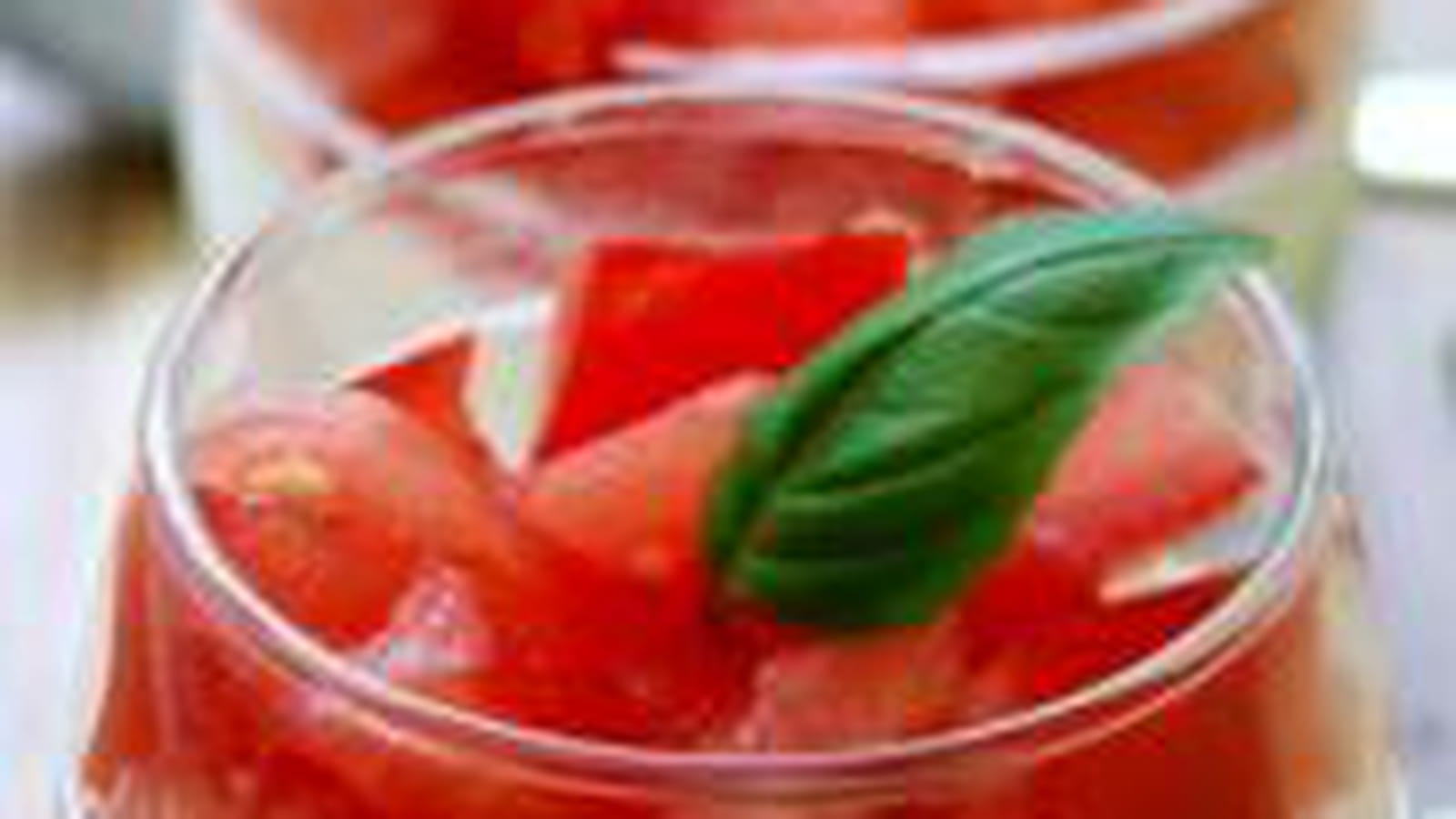 Verrines italiennes au pesto, mousse de mozzarella et tomates