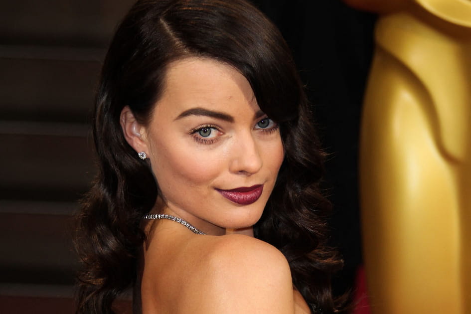 Margot Robbie est t&eacute;n&eacute;breuse en brune