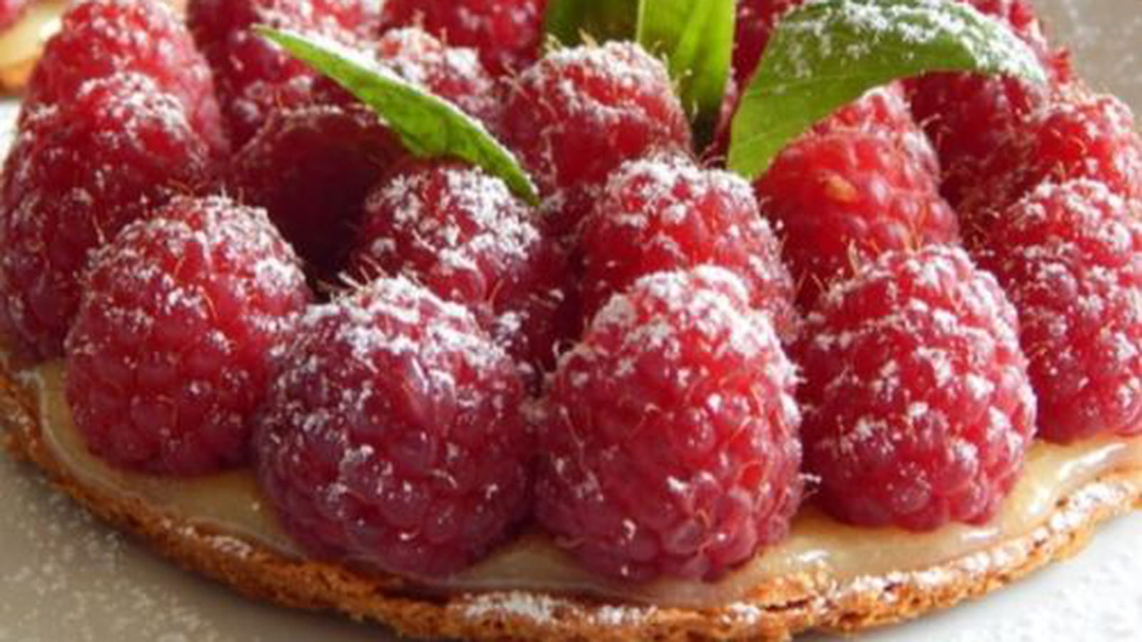 Tarte fine aux framboises citron et basilic