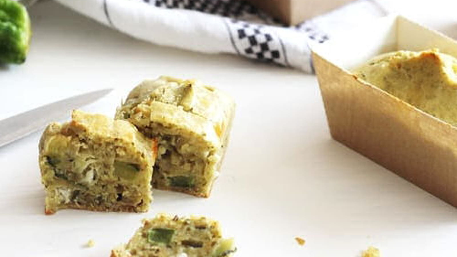Mini cakes aux courgettes, pesto et chèvre
