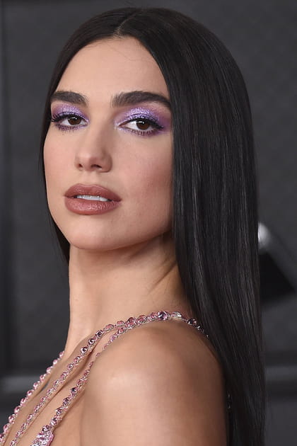 Stars et coloration&nbsp;: Dua Lipa en brune