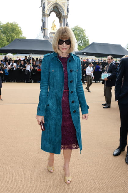 Anna Wintour, presque souriante au d&eacute;fil&eacute; Burberry Prorsum