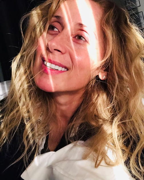 Le look beaut&eacute; naturel de Lara Fabian