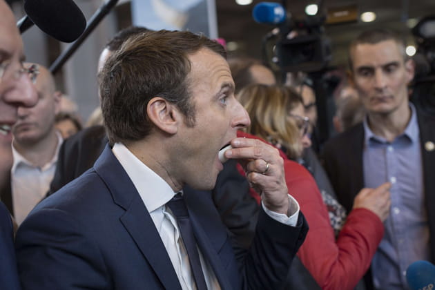 Emmanuel Macron n'en fait qu'une bouch&eacute;e