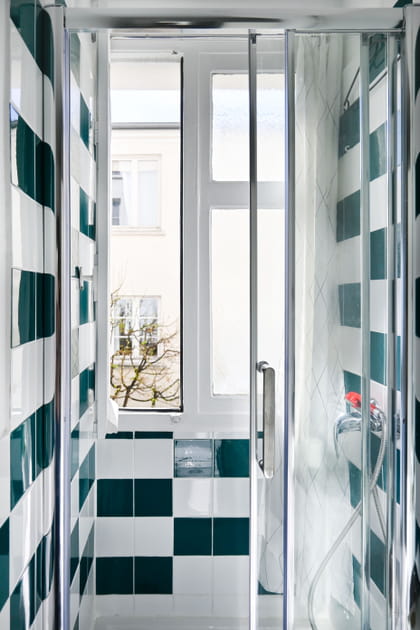 Avant&nbsp;: une salle d'eau tr&egrave;s &eacute;troite