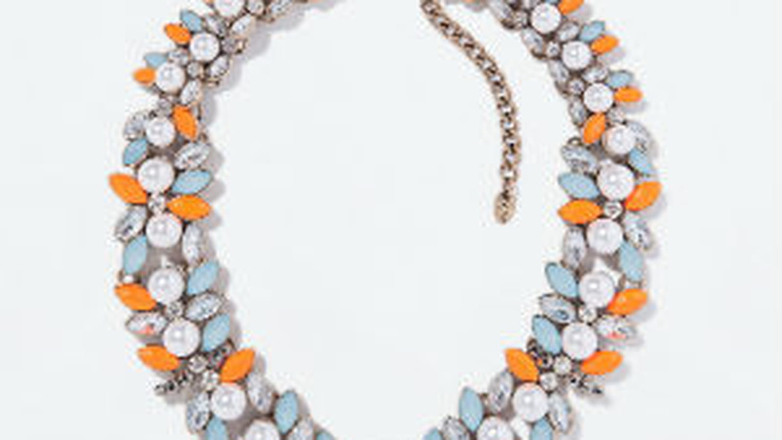 Le collier à perles et pierres