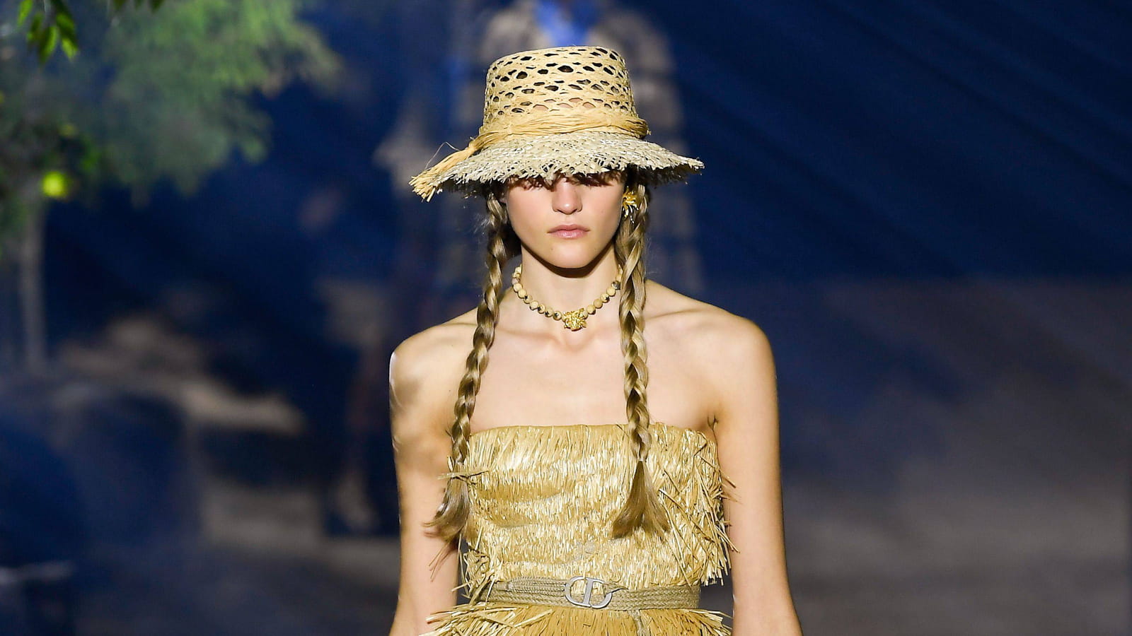 Look 16