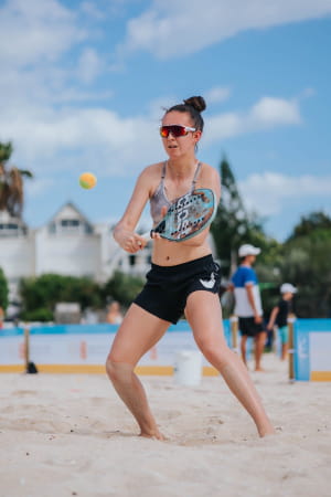 beach-tennis-lola-barrau