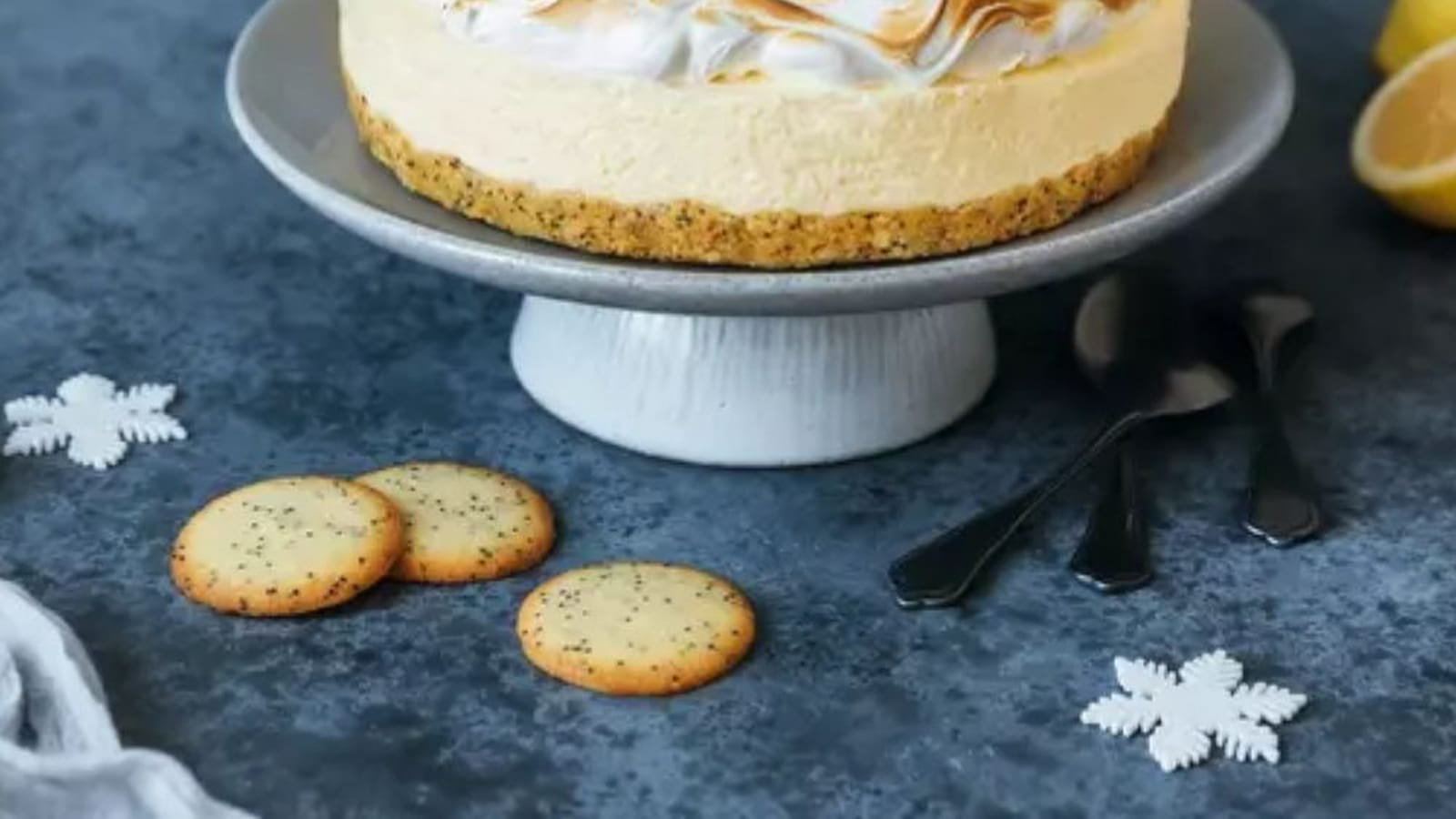 Cheesecake citron meringué aux fines galettes citron pavot