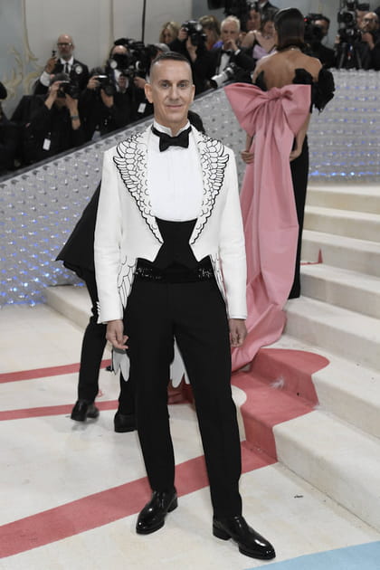 Jeremy Scott en smoking noir et blanc Jeremy Scott couture