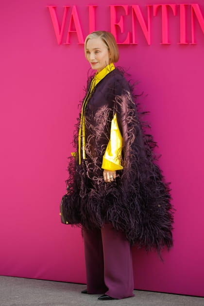 Apr&egrave;s&nbsp;: Kristin Scott Thomas &agrave; 62&nbsp;ans en manteau à plumes