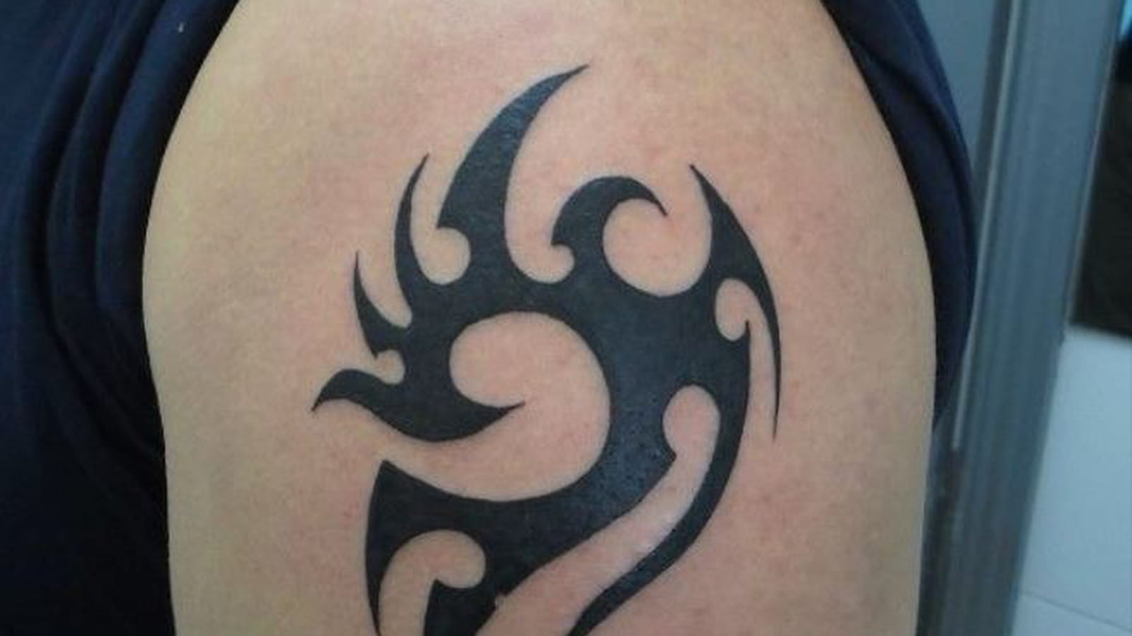 Tatouage tribal sur le bras