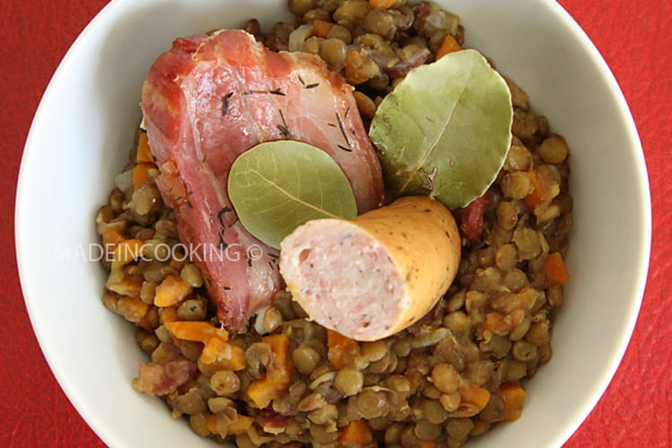 Recette de Petit salé aux lentilles, saucisses et lardons fumés : la