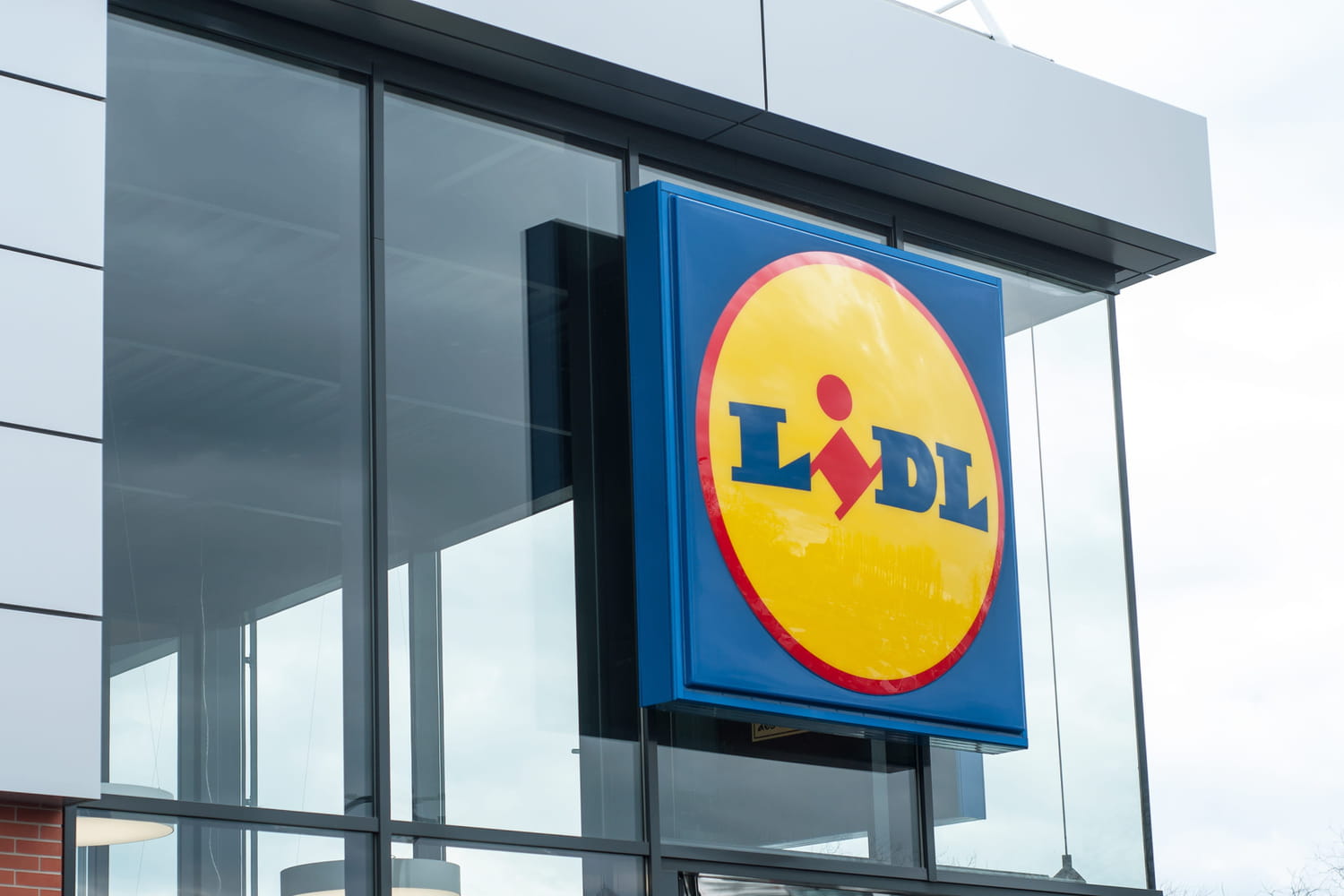 Comme chaque année, tout le monde se rue chez Lidl pour acheter ce produit de fête à petit prix - il est en déjà en rayon