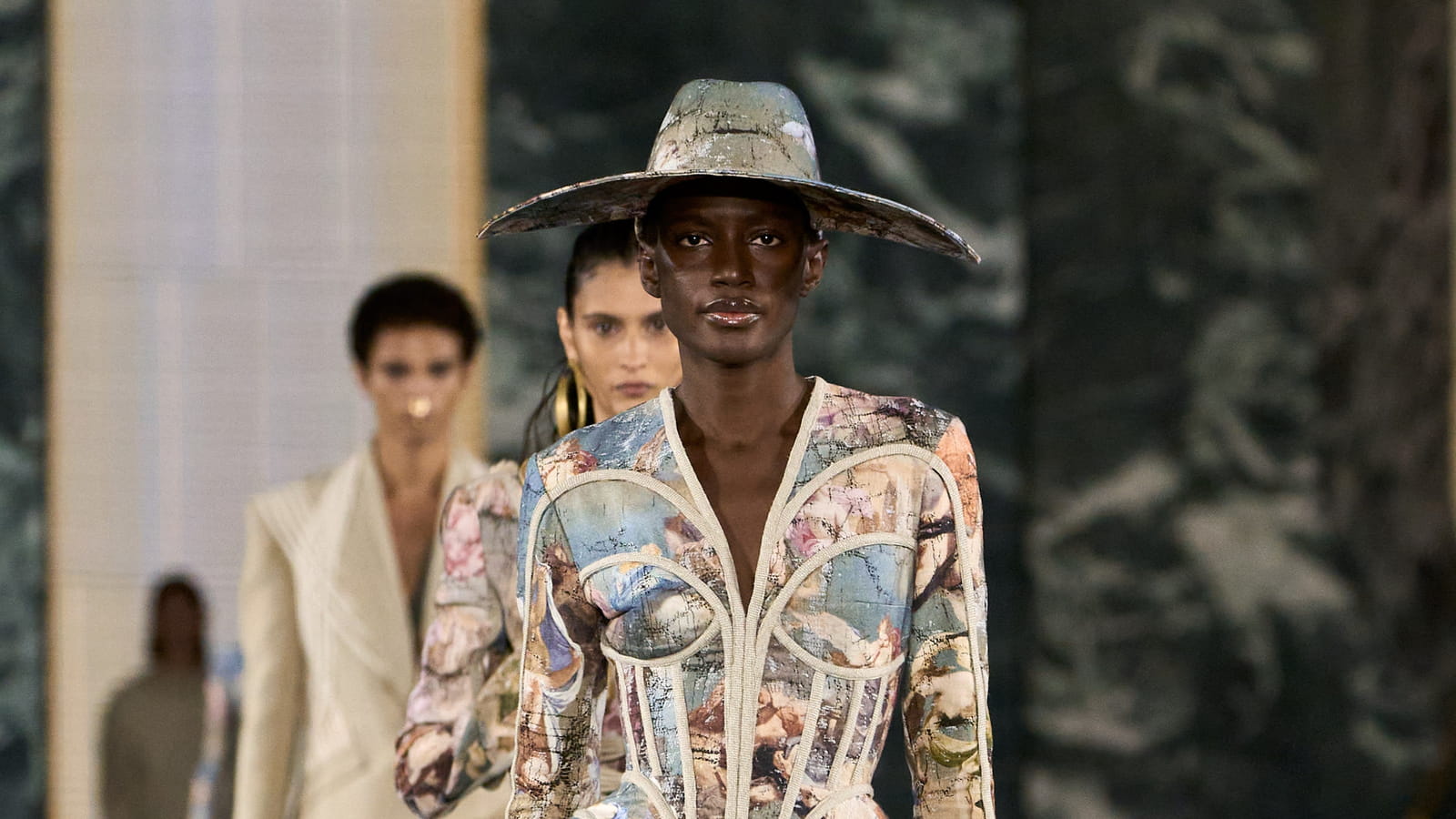 Look 24