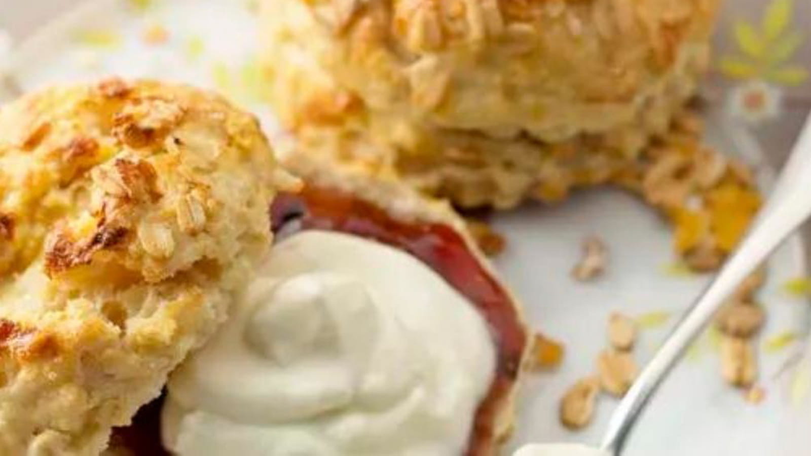 Scones muesli à la crème et confiture de figues