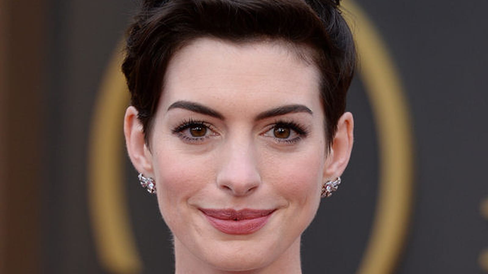 Anne Hathaway, cheveux courts