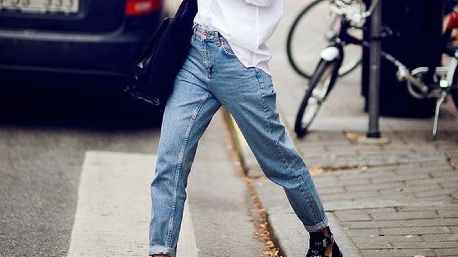Look chemise blanche oversize