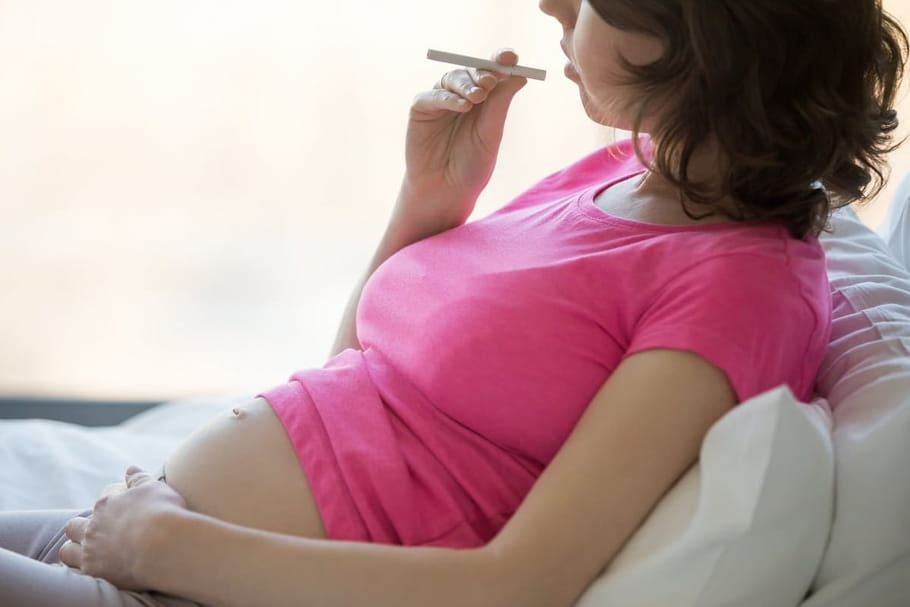 Fumer enceinte : quels risques pour le bébé ?
