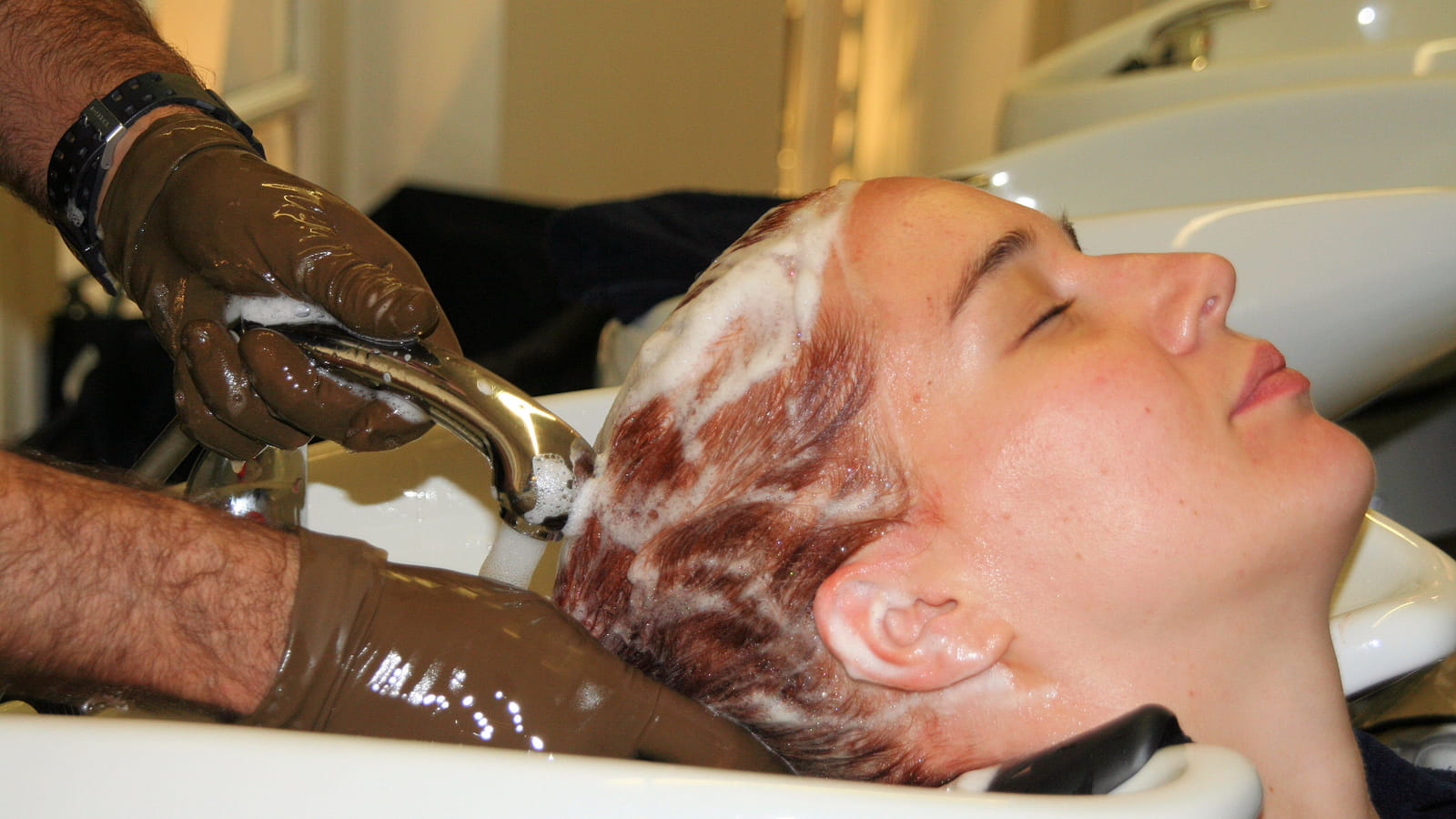 Le rinçage et le shampoing