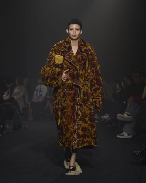 Look 52&nbsp;du d&eacute;fil&eacute; Burberry