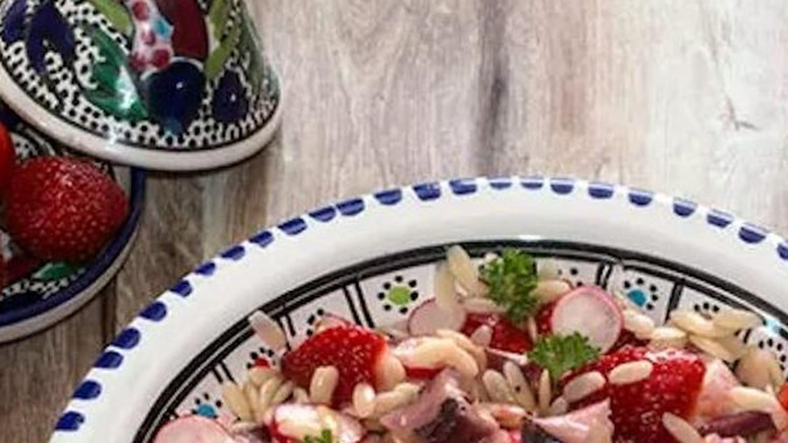 Taboulé d’orzo, fraises, tomates et poulpe