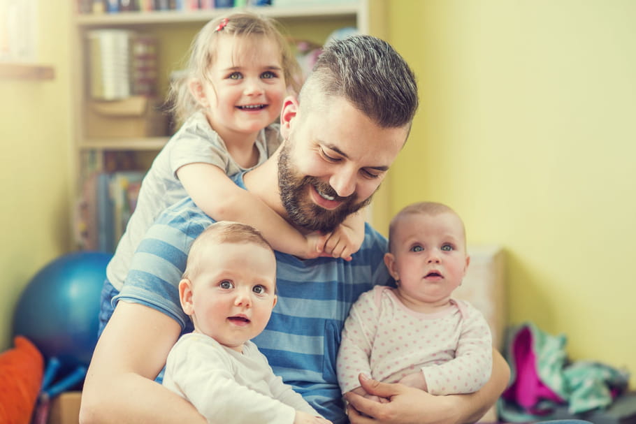 Qui de papa ou maman garde le plus souvent les enfants ?