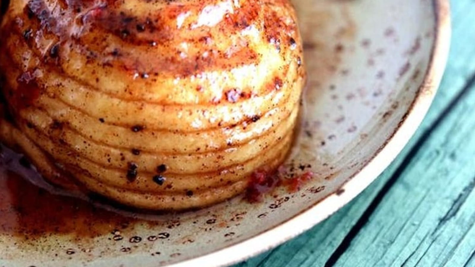 Pommes au four caramélisées au beurre épicé