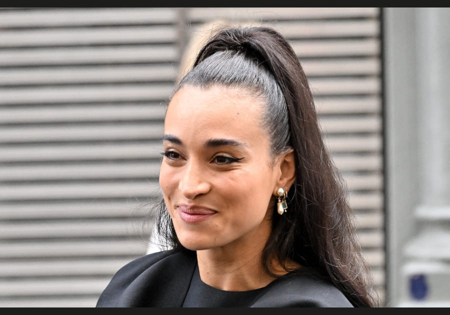 La demi-queue de cheval haute de Camelia Jordana