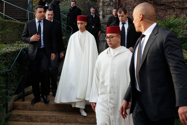 Le prince Moulay El Hassan du Maroc repr&eacute;sente le roi Mohammed VI aux obs&egrave;ques du comte de Paris