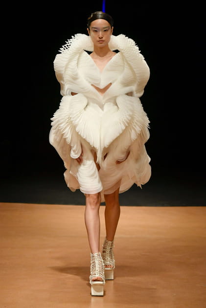 D&eacute;fil&eacute; Iris Van Herpen haute couture printemps-&eacute;t&eacute; 2020