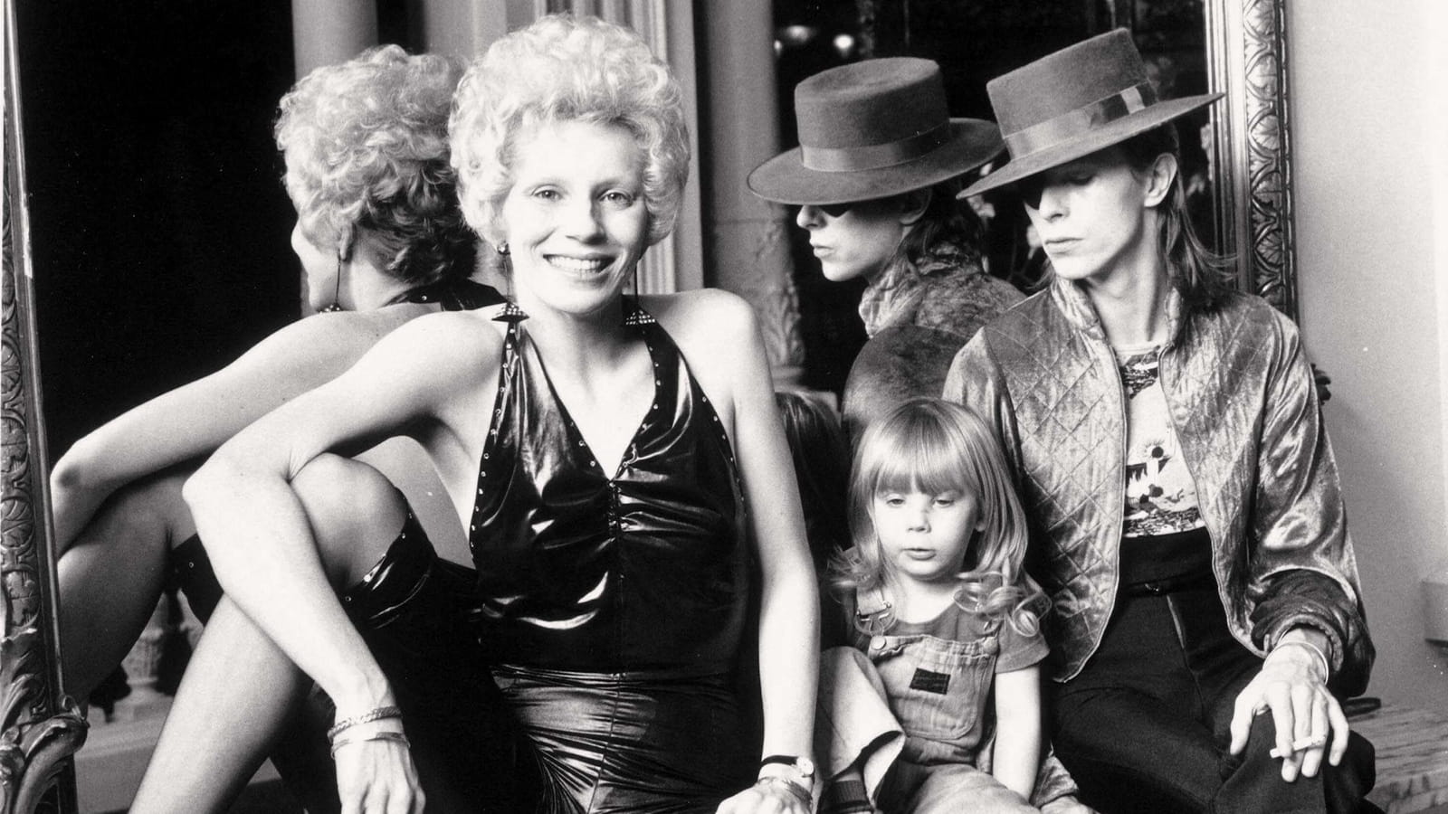 Avec sa femme Angie et son fils Zowie, 1974
